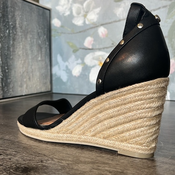 G by Guess open toe wedge, never worn, please refer to picture for size. Black - Picture 13 of 15